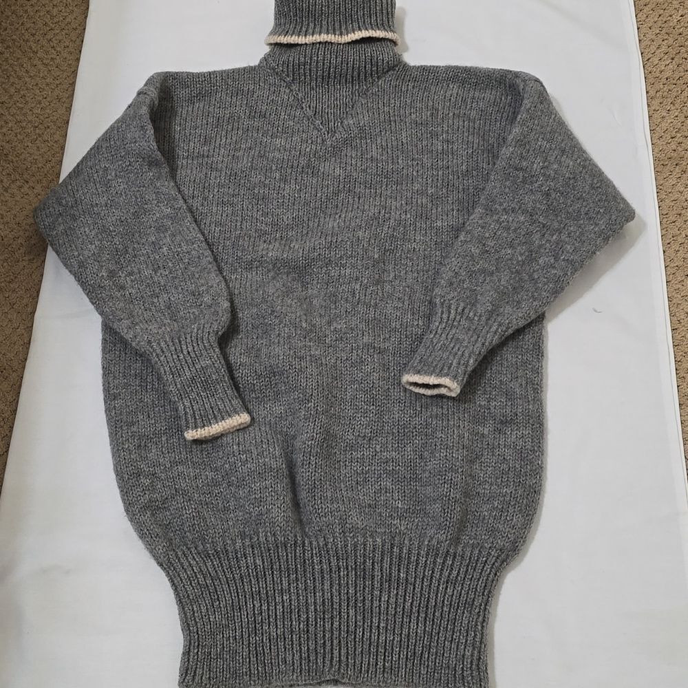 THEODORE VINTAGE WOOL SWEATER SIZE M